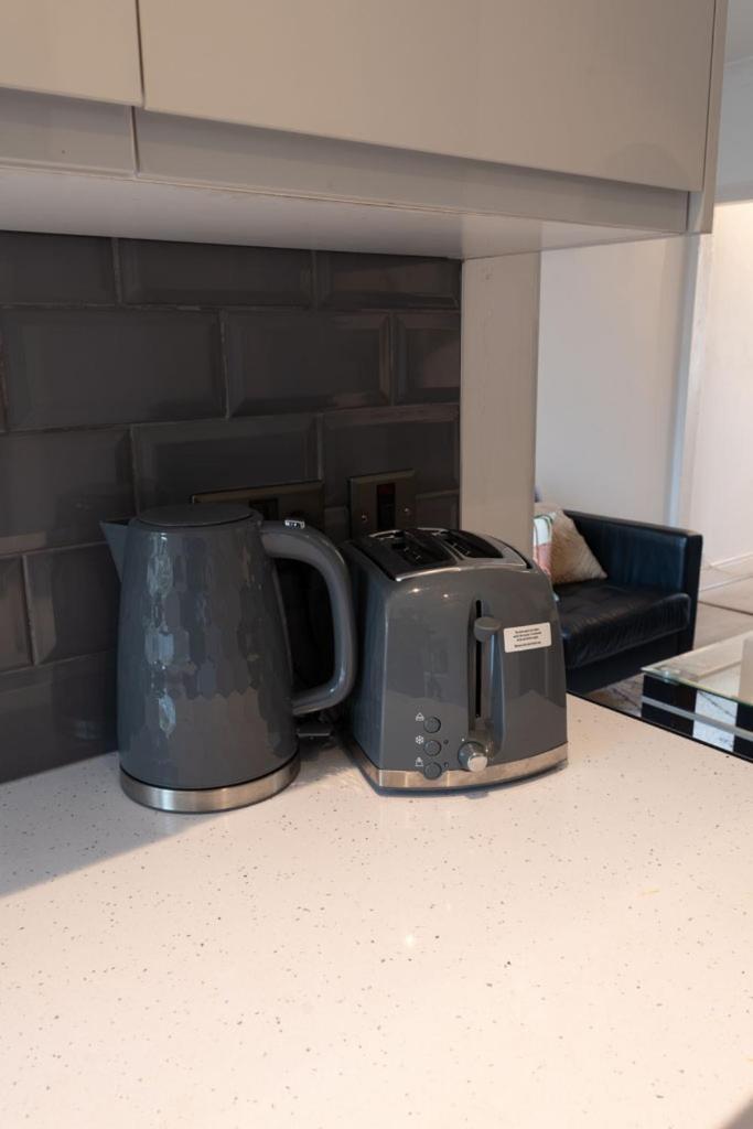 Stylish & Spacious City Centre 3-Bedroom Townhouse - Sleeps 6 Canterbury Eksteriør billede